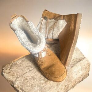 Koolaburra Tan and Cream Winter Boots box100